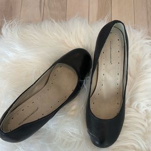 Black leather pumps 9 1/2